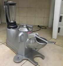 Gruppo multiplo VEMA , tritaghiaccio , frullatore spremiagrumi usato pochissimo