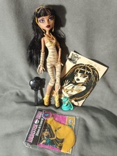 MONSTER HIGH G1 - Muñeca CLEO DE NILE 1 WAVE, Mascota HISSETTE, peine/postal...