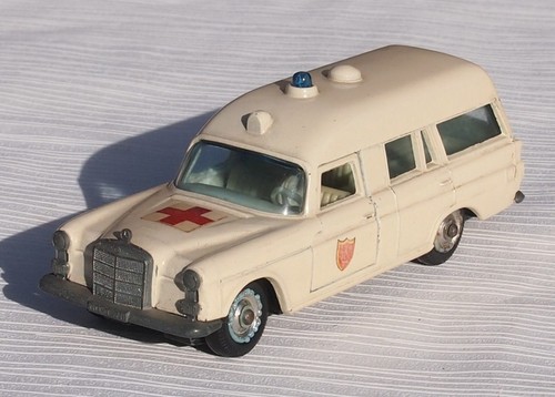 Mercedes benz binz - benz, ambulance