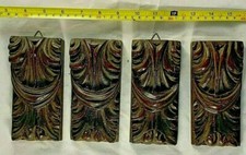 Lotto di quattro Splendidi Capitelli Mensole Intagliati in legno in patina