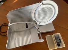 Affettatrice interamente in alluminio usata pochissimo con affila lama originale