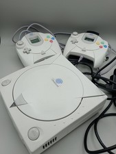 Console Sega Dreamcast e due