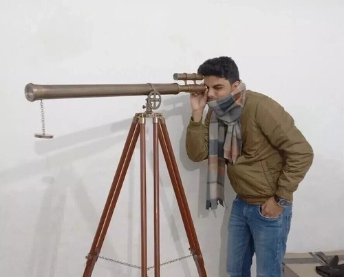 Antico telescopio nautico con