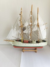 Modellino barca a vela in