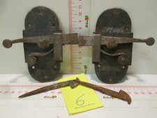 - COPPIA ANTICO SALTARELLO PALETTO O CATENACCIO IN FERRO PER SCURI ANTINE  ALTRO