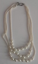 Collana di perle a tre fili dimensioni piccole e grandi