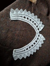 Colletto bianco filo di cotone 100% fatto all'uncinetto vintage.