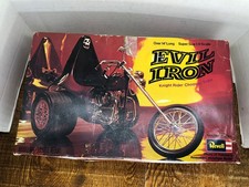 Modellino triciclo elicottero Revell Evil Iron Knight 1976 scala 1:8 kit H-1229