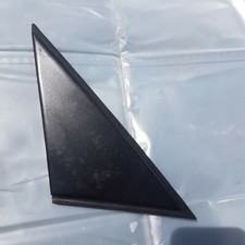 BMW E30 SERIE 316, 318, 320, 320IS, 323, 325 Schermo angolare destro 51321924918