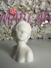 Dea Bendata In Cera Di Soia. Fragranza Personalizzabile