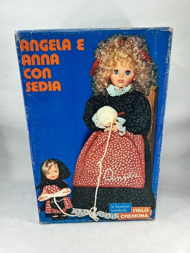 Angela con sedia bambole - sedia,
