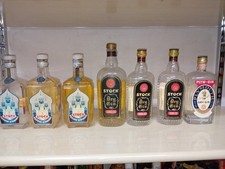 Bottiglie stock con - bottiglie,
