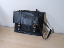 BORSA A TRACOLLA NERA IN PELLE