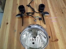 faro con supporto e frecce per