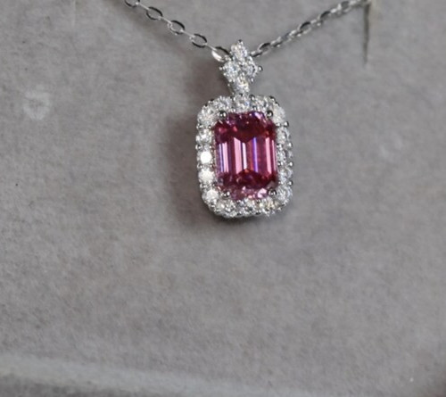 Ciondolo solitario diamante