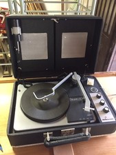 Vecchio Giradischi A Valigetta Con Casse Marca Lesa Misure 44 × 30 Altezza 22