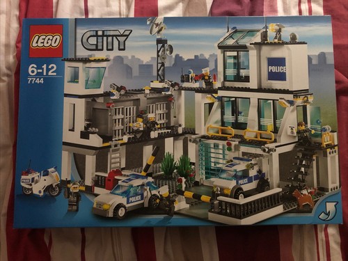 Lego city 7744 quartier - lego,