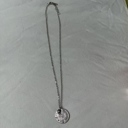 Collana con ciondolo tondo