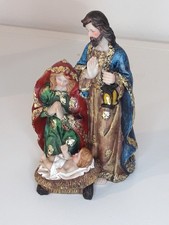 SCENARIO NATIVITA' SACRA FAMIGLIA  IN RESINA SU BASE ARREDO NATALIZIO