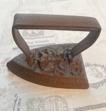 Antico Ferro da stiro in ghisa