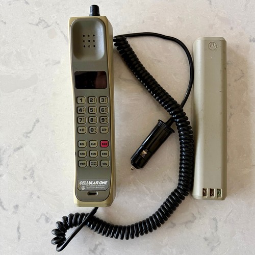 Telefono cellulare auto
