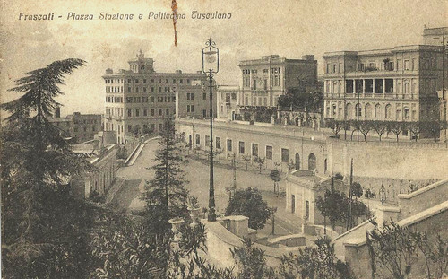 Frascati piazza stazione - ,