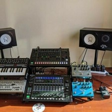 Stand Tr8s Roland and Aira