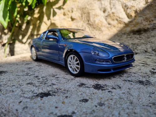 Maserati 3200 bleu clair - 7&,
