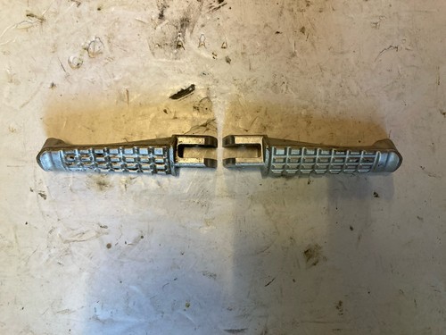 Triumph daytona 955i footrests - triumph,