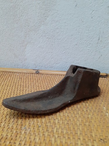 Vecchia antica forma scarpa - vecchia,