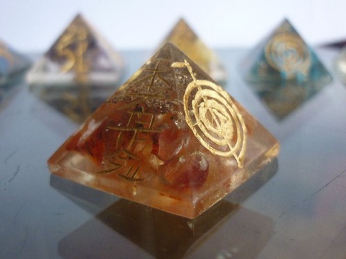 Piramide orgone orgonite - piramide,
