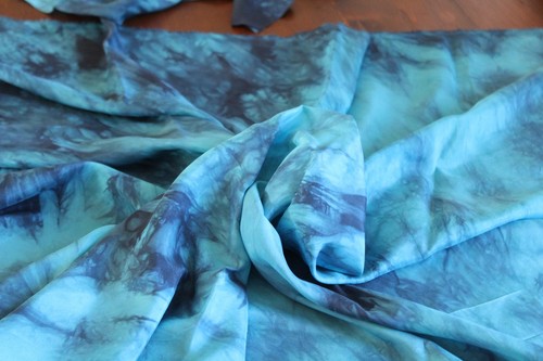 Tessuto seta blu tinto - blu, mano