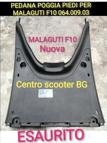 Pedana poggia piedi - piedi, tappeto