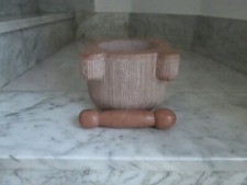 MORTAIO GRANITO ROSA CON CARATTERISTICHE STIATURE ALL'ESTERNO