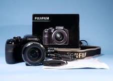 FujiFilm FinePix S8200 16,2