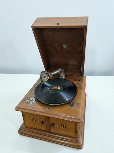 Grammofono epoca legno - in,