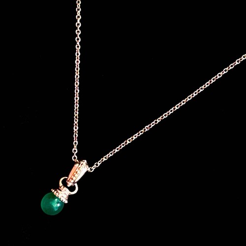 Collana con ciondolo goccia