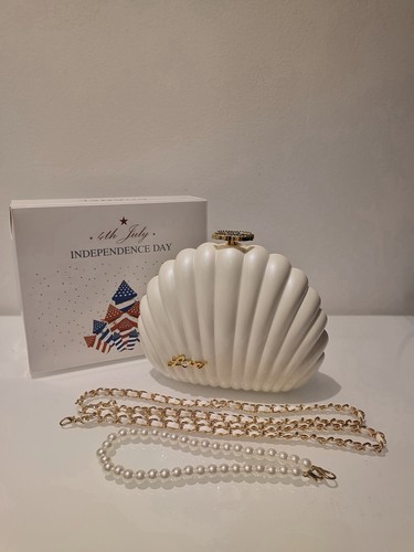 Chanel clam shell rhinestone - shell,