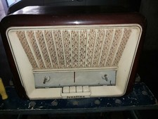 RADIO A VALVOLE PER RICAMBI O PER RESTAURO VALVOLE PRESENTI .