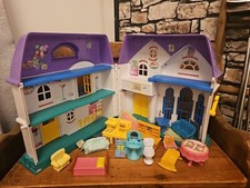 Casa delle bambole e mobili