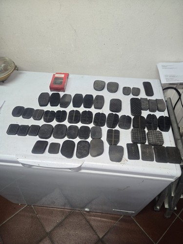 Stock copripedali gomma - stock, n.
