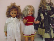 5 Bambole ANTICHE , una cammina, sono da collezione. SCONTO 30 %.Torna Carlo.