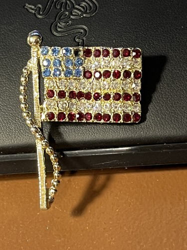 Vintage lapel pin rhinestones - lapel,
