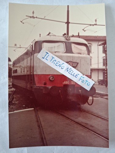 Fotografia deposito locomotive - fotografia,