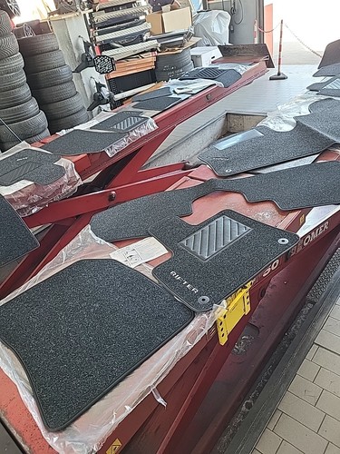 Set tappetini moquette - in,