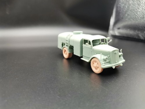 Camion serbatoio carburante