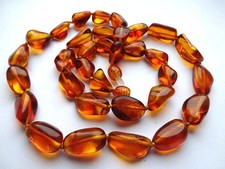 Elegante collana realizzata in