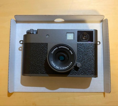Fotocamera digitale compatta