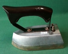 ANTICO FERRO DA STIRO