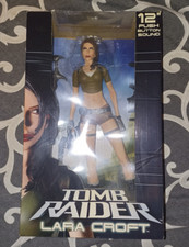 Lara Croft Tomb Raider action figure usato